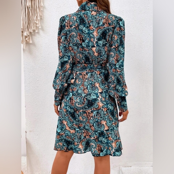 Gorgeous Paisley Print Bishop Tie Side Wrap - Picture 2 of 7